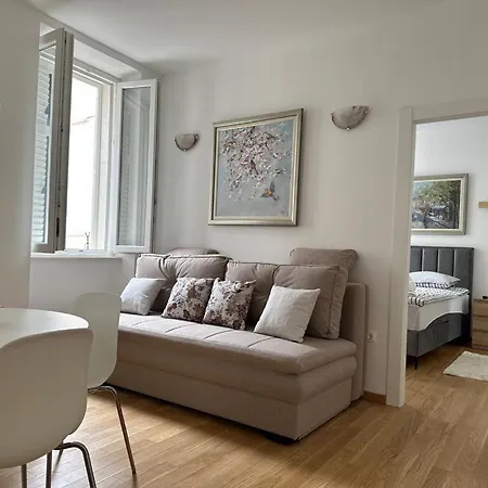 Old Town Apolon Luxury Apartman *